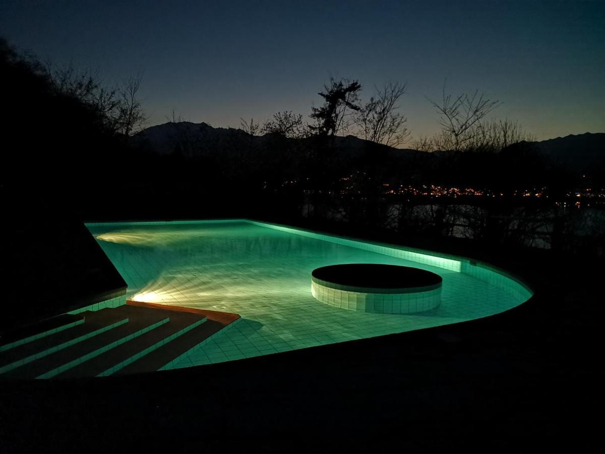 1 Zimmer Apartment Mit Seesicht Und Pool Gambarogno エクステリア 写真